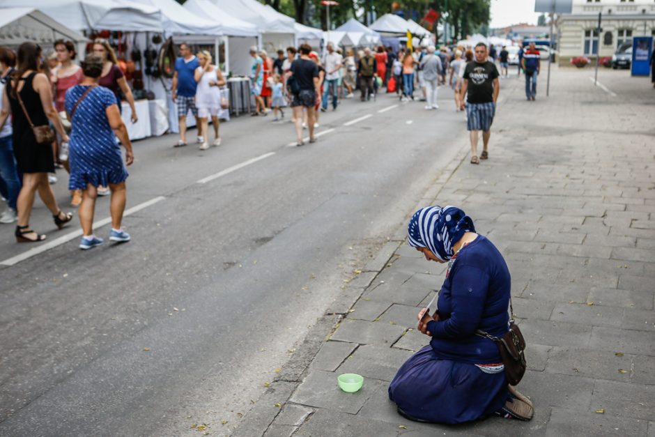 Elgetos nutūpė Jūros šventės mugės prieigas