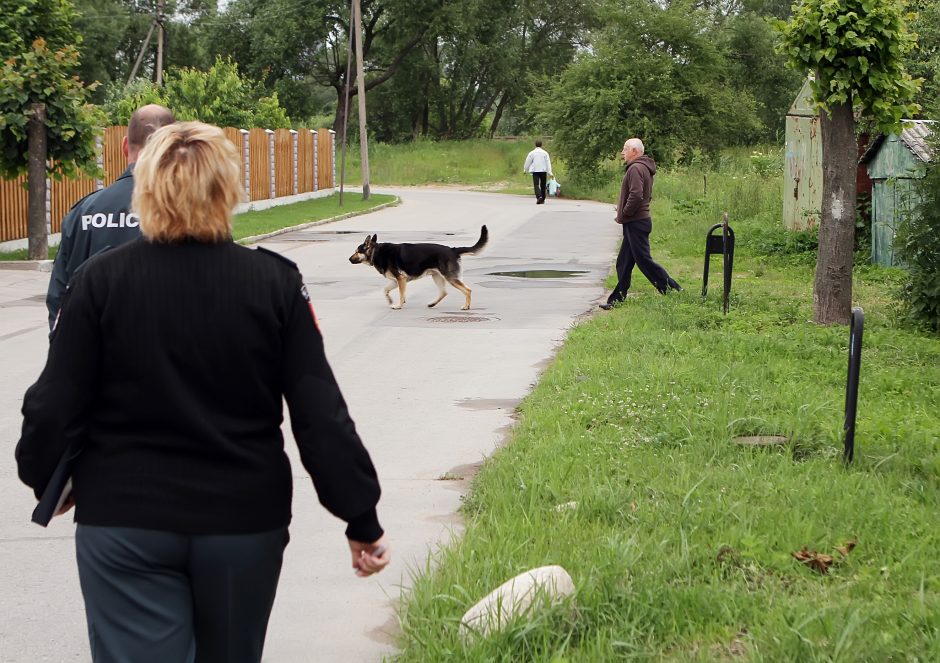 Baudos šunų šeimininkų nesutramdo