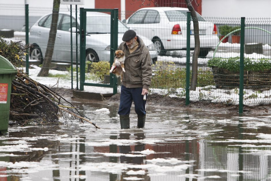 Gausus lietus uostamiestyje rimtesnių problemų nesukėlė