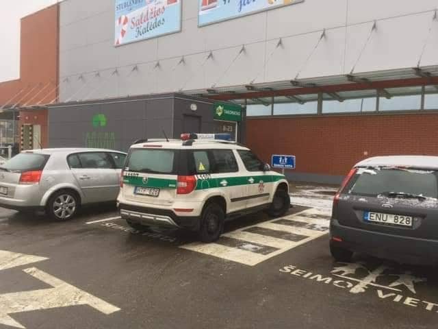 Policijos automobilis kėlė diskusijų audrą