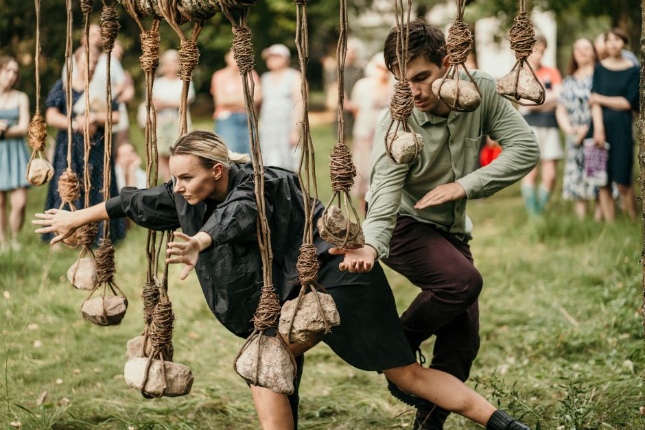 Nepraleiskite – „Land Art“ festivalis Girionyse: meno kūriniai ir pasaulio muzika