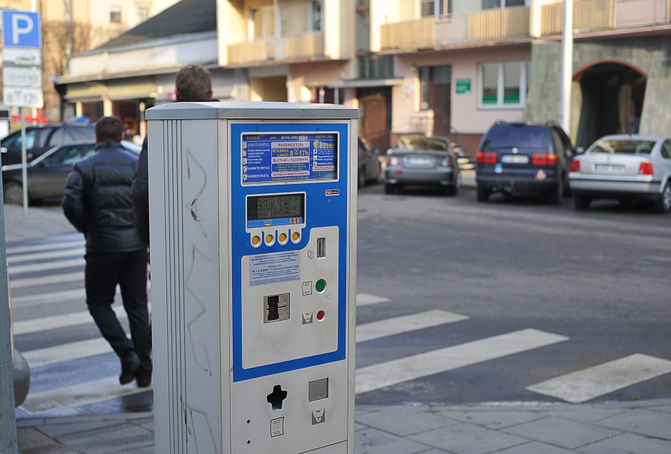 Dalyje Vilniaus atnaujinamas mokamas automobilių statymas