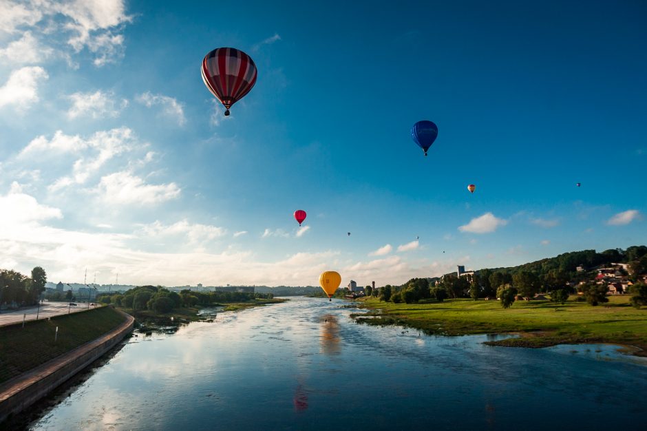 Vidurnaktį Rotušėje laukiamas oro balionų paradas