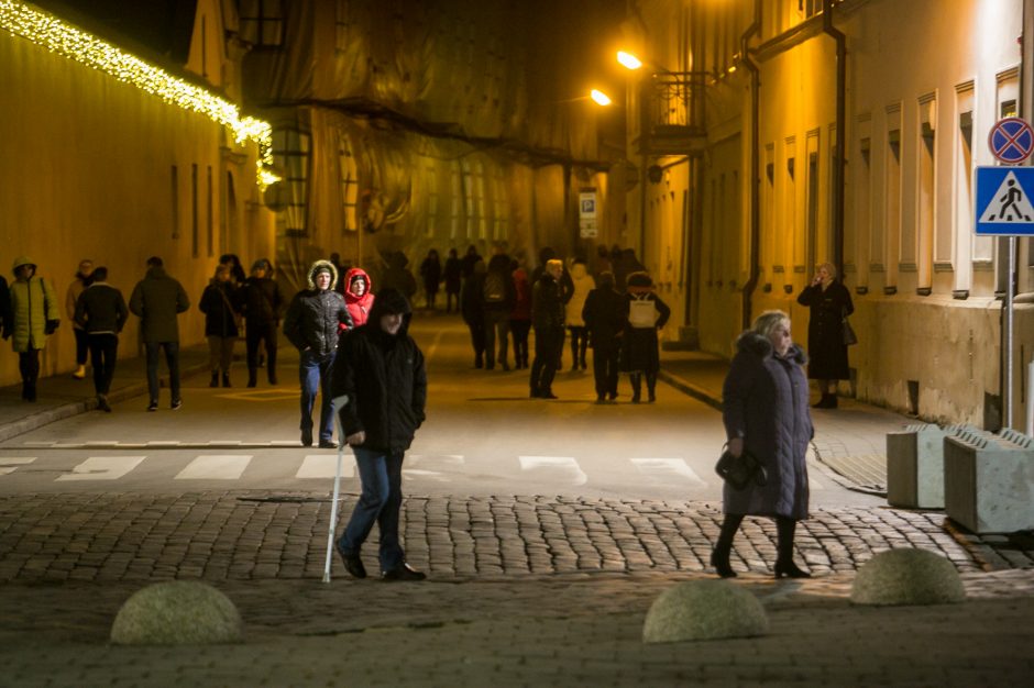 Kauniečių įpročiai nesikeičia – po Naujųjų sutiktuvių ant žemės mėtėsi tušti buteliai