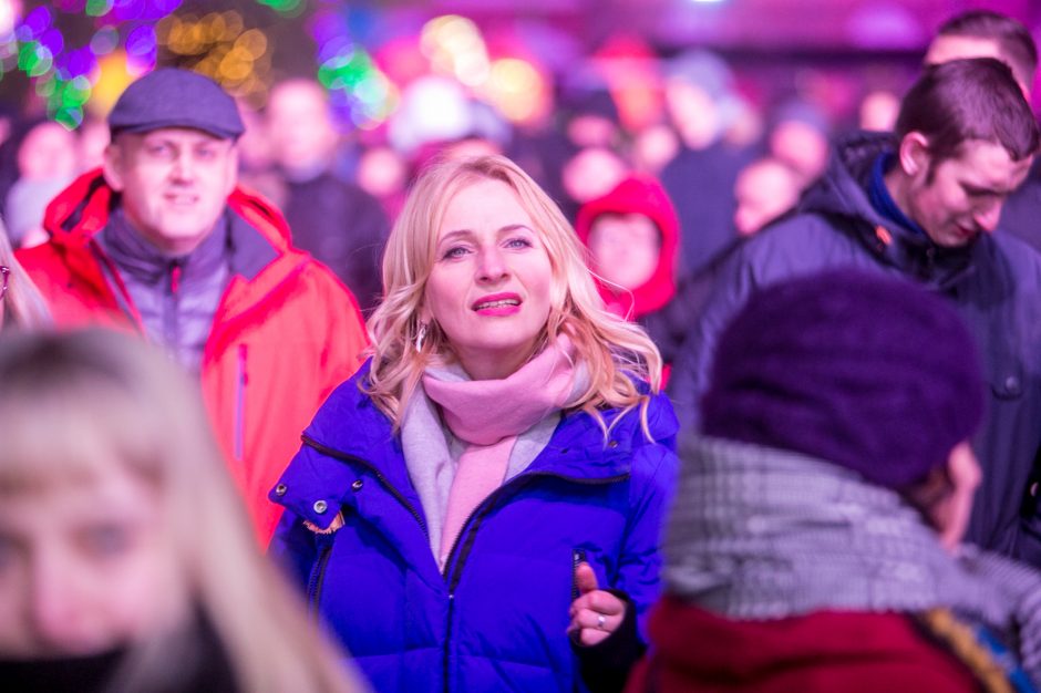 Kauniečių įpročiai nesikeičia – po Naujųjų sutiktuvių ant žemės mėtėsi tušti buteliai