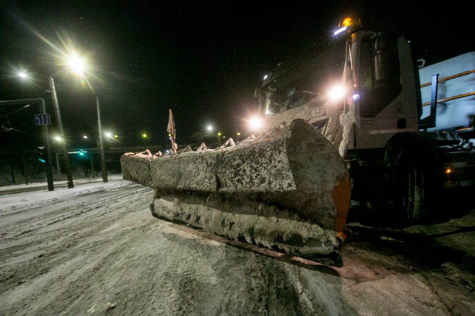 Naktinė ekskursija po Kauno gatves: žvilgsnis į kelininkų darbą