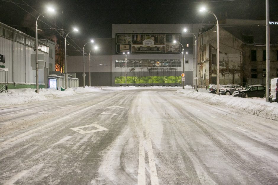 Naktinė ekskursija po Kauno gatves: žvilgsnis į kelininkų darbą