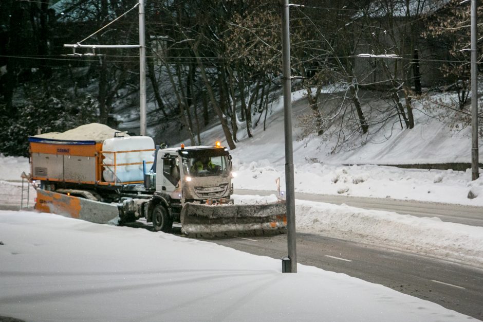 Naktinė ekskursija po Kauno gatves: žvilgsnis į kelininkų darbą