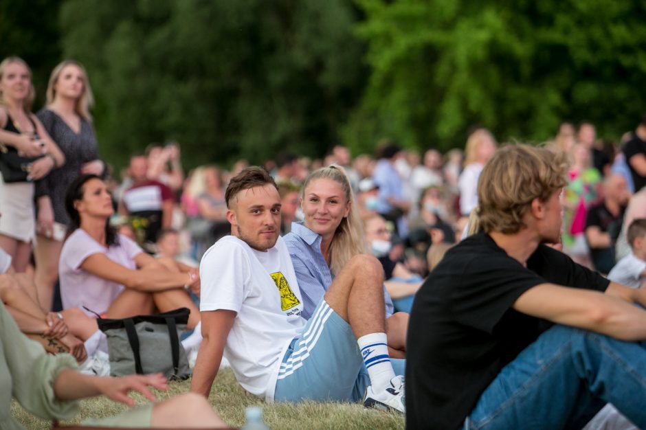 Joninių šventė nutrūko, bet fejerverkai buvo