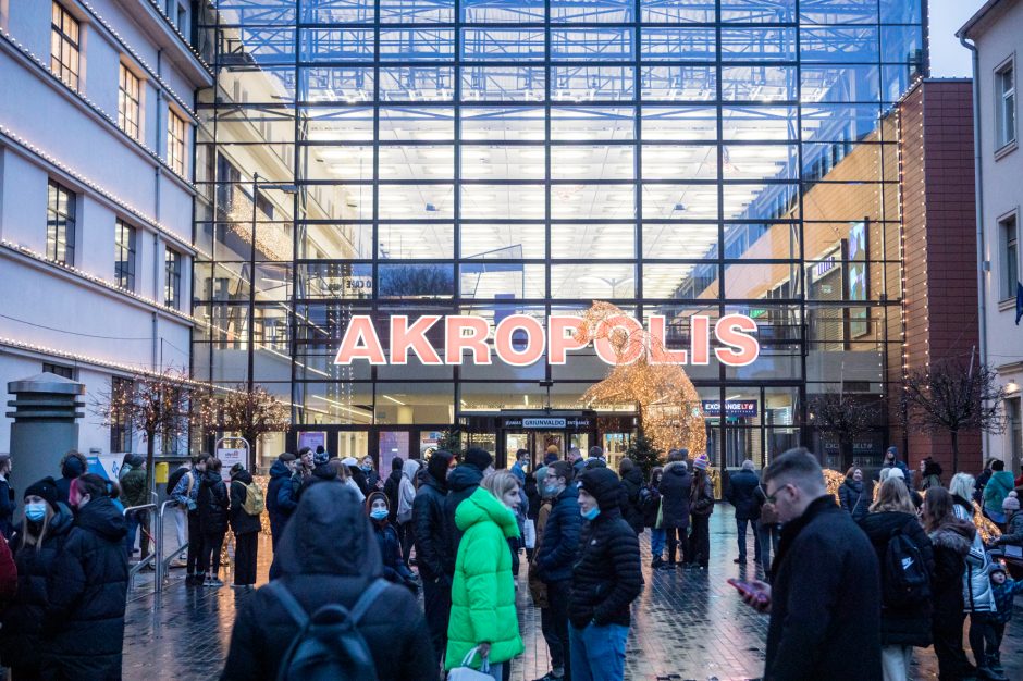 Po evakuacijos Kauno „Akropolis“ atvėrė duris, gaisro židiniu tapęs restoranas nedirbs