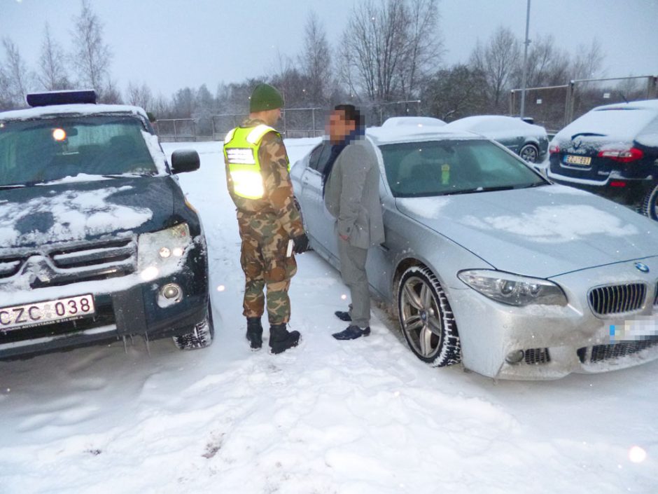 Du rumunai naudojosi Jungtinėje Karalystėje vogtu BMW