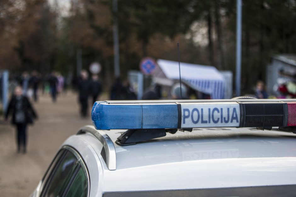 Ilgąjį savaitgalį policija stiprina patruliavimą, sinoptikai įspėja apie stiprų vėją