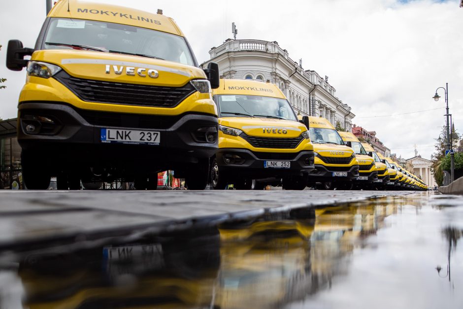 Į mokyklas išlydėti 25 geltonieji autobusiukai