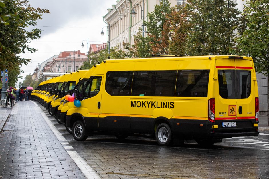 Į mokyklas išlydėti 25 geltonieji autobusiukai