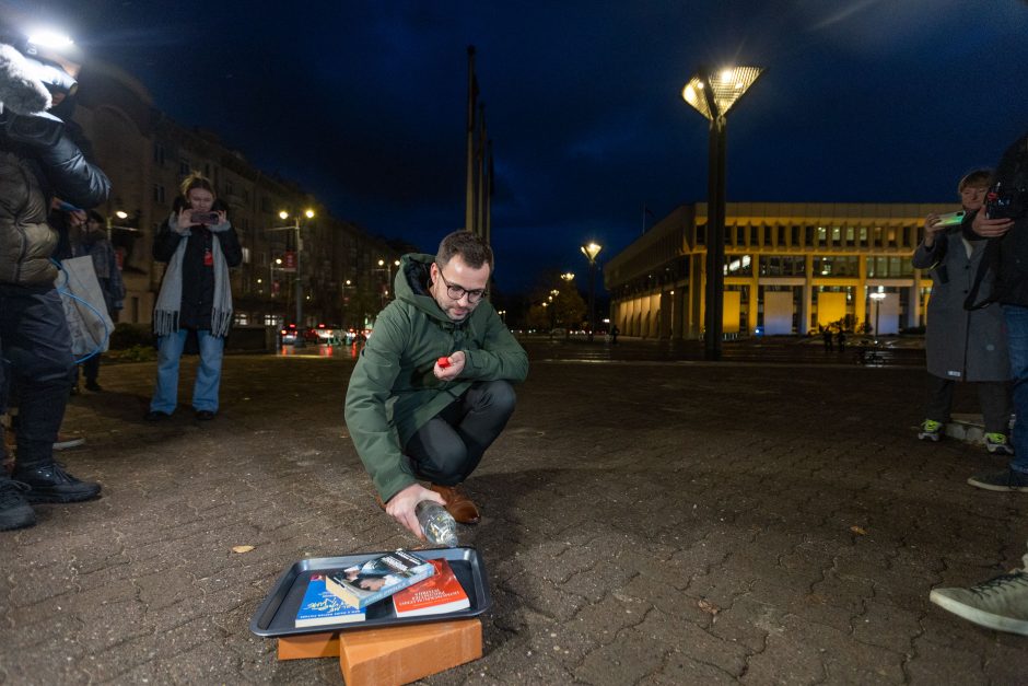 LGBTIQ knygas sudeginęs T. V. Raskevičius: Seimas įvedė cenzūrą