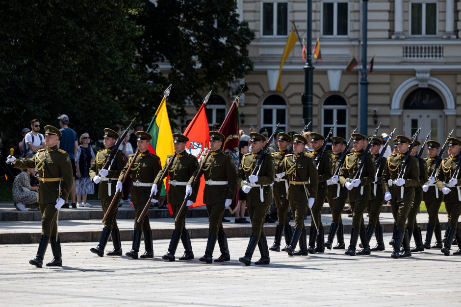 G. Nausėda Lietuvos kariams: darysiu viską, kad netektų jūsų matyti mūšio lauke