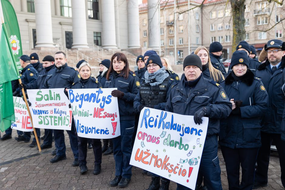 Įkalinimo įstaigų darbuotojų protestas