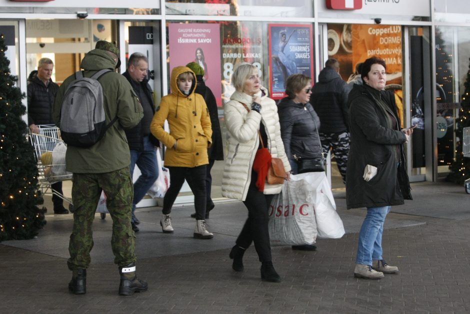 Akcijų ištroškę klaipėdiečiai šturmavo parduotuves