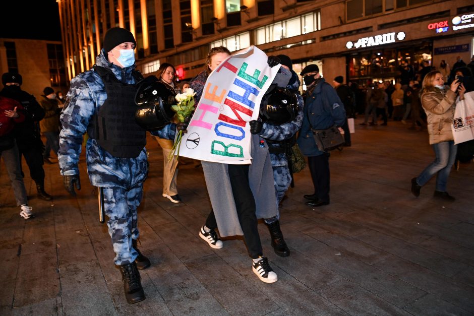 Rusijoje per protestus prieš karą su Ukraina sulaikyta daugiau nei 700 žmonių