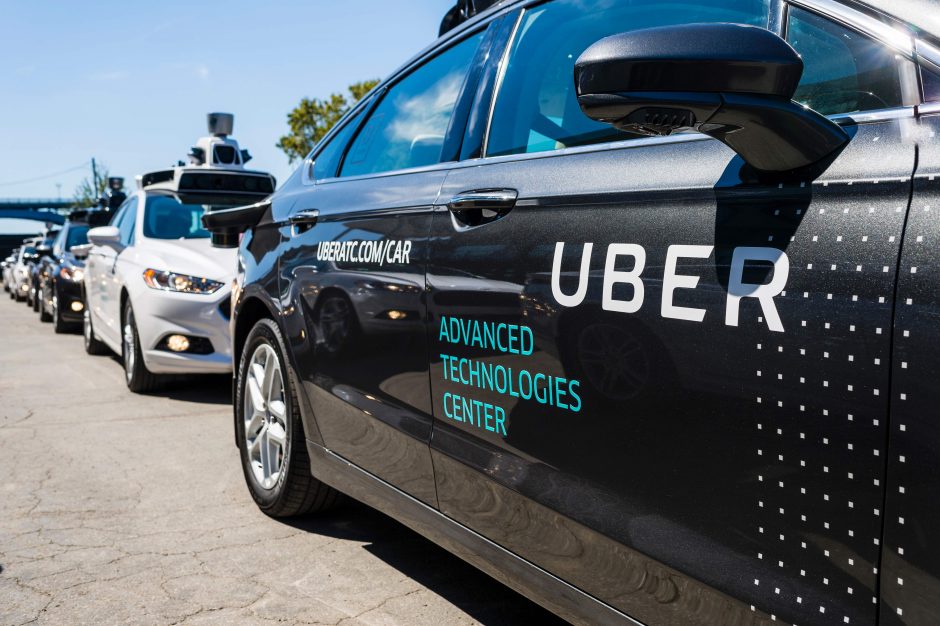 „Uber“ kaltinama pavogusi autonominio važiavimo technologiją