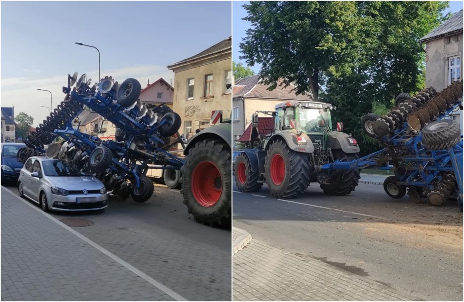 Priekulėje traktoriaus padargai užgriuvo ant automobilio