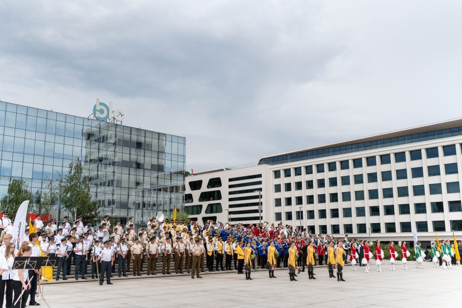 Orkestrai parodė savo galią – susibūrė įspūdingam bendram pasirodymui