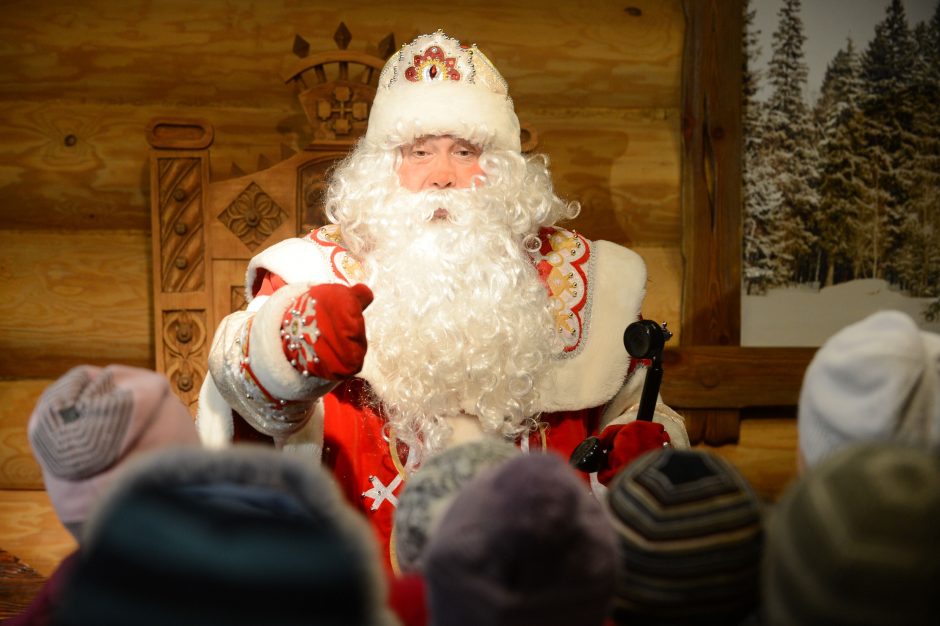 Rusijoje mažėjo Senelių Šalčių ir Snieguolių atlyginimai