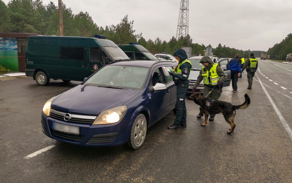 Lietuvos ir Latvijos pareigūnai prie valstybių sienos fiksavo Kelių eismo taisyklių pažeidimus