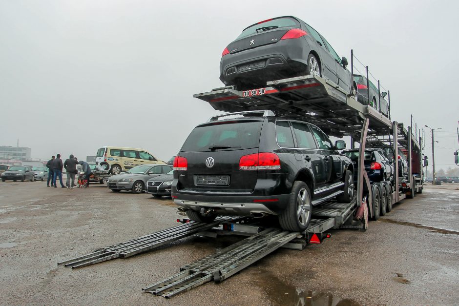 Karo atgarsiai keičia ir automobilių rinką