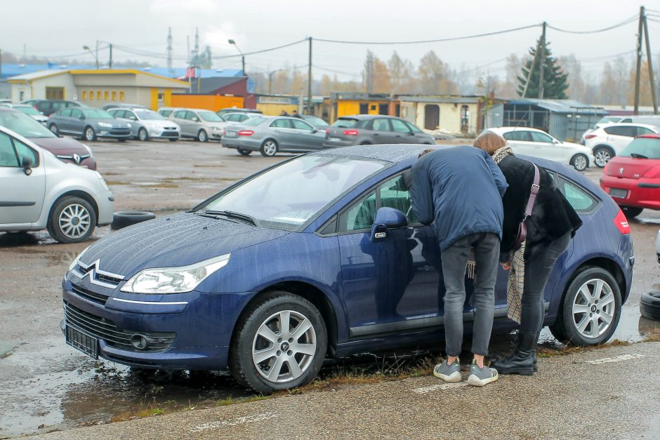 Automobilių turgaus mados: užsieniečių pirkiniai skiriasi kaip diena ir naktis