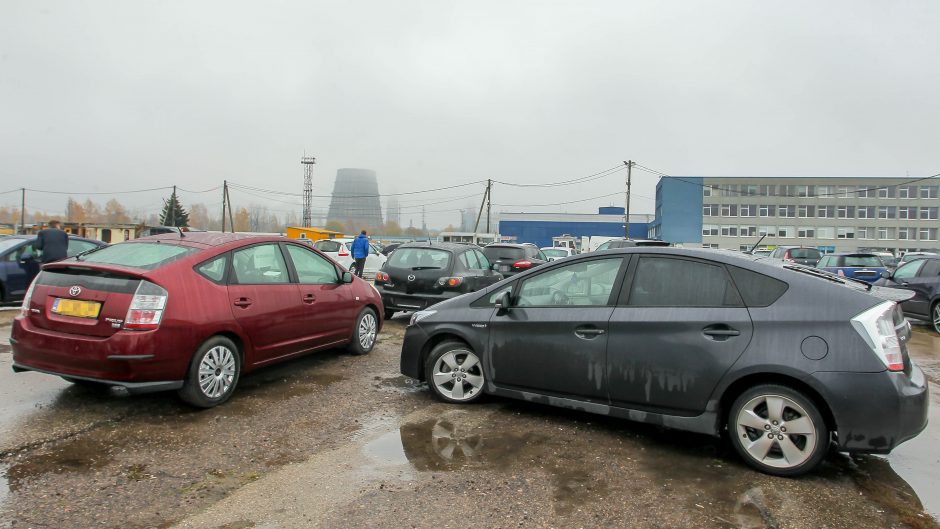 Automobilių turgaus mados: užsieniečių pirkiniai skiriasi kaip diena ir naktis