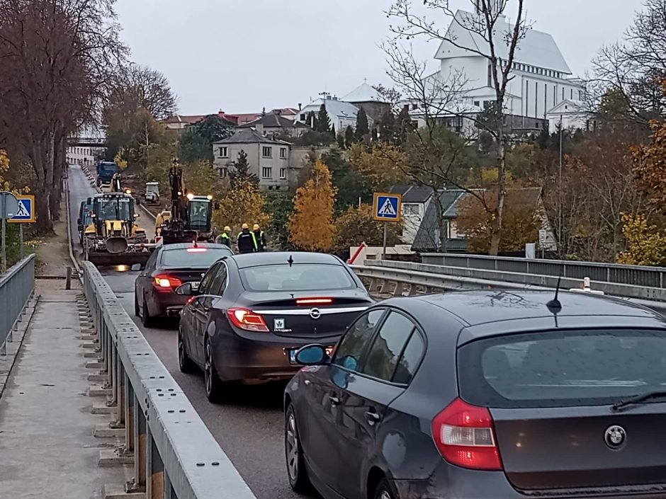 Gargždiškiai jau laukia naujo asfalto per tiltą