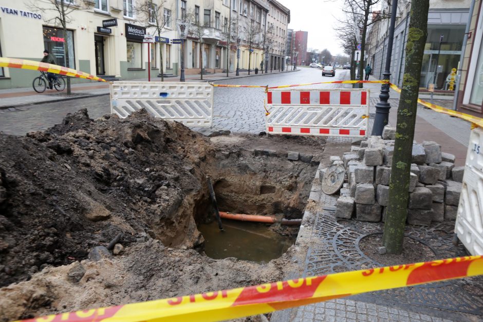 Tiltų gatvėje – vandentiekio avarija