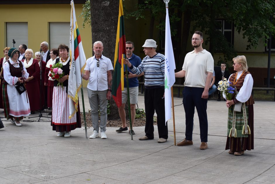 Istorijos skauduliai vis dar gyvi