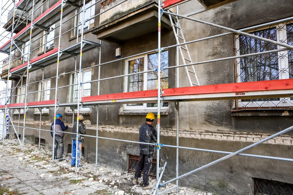 Milijonų dalybos daugiabučių renovacijai: niekas neprisiima atsakomybės