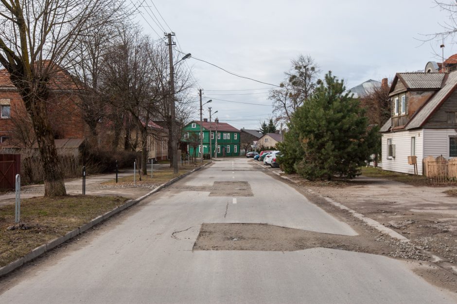 Kauniečiai toliau kovoja dėl sugadintos gatvės dangos: nustokite tyčiotis