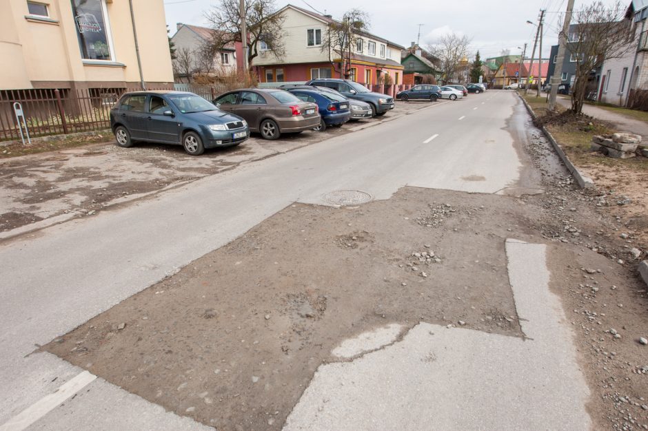 Kauniečiai toliau kovoja dėl sugadintos gatvės dangos: nustokite tyčiotis