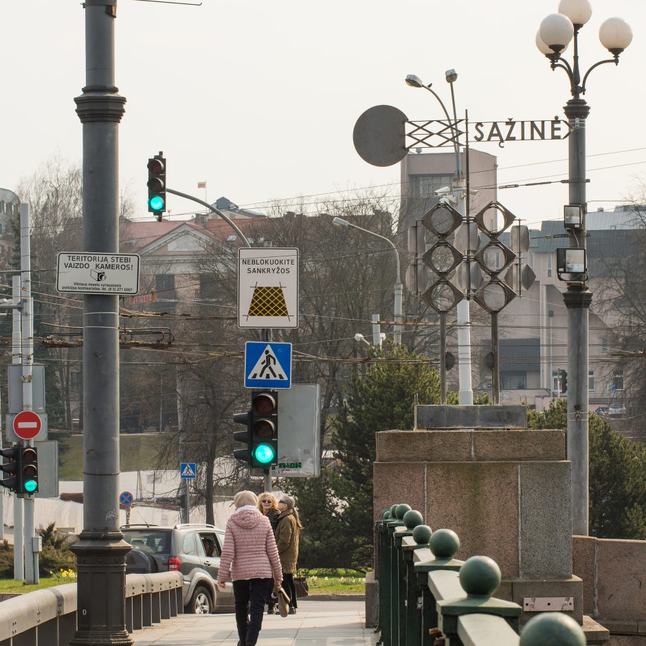 Žaliąjį tiltą papuošė keturios vertybių vėjarodės