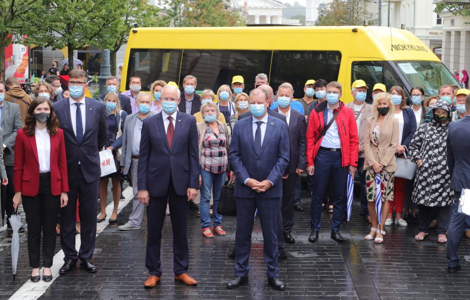 Į mokyklas išlydėti 25 geltonieji autobusiukai