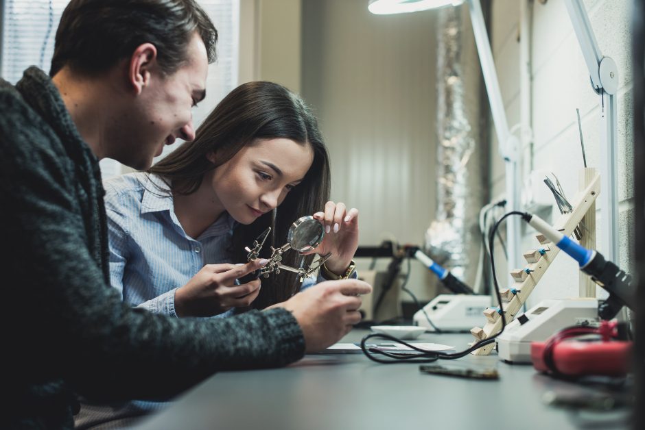 Studijų programos, mokykla, o gal miestas? Atskleidė, kas svarbiausia renkantis būsimas studijas