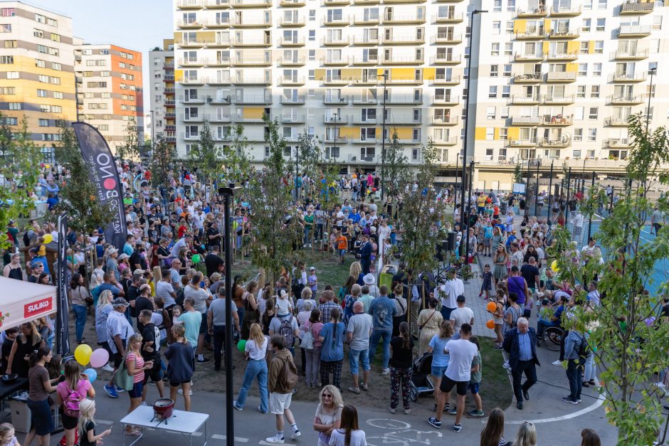 Vilniaus Perkūnkiemis keičiasi: bendruomenė švenčia naujo skvero atidarymą