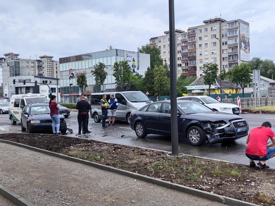 Prie Muravos sankryžos susidūrė „Audi“ ir „Volkswagen“