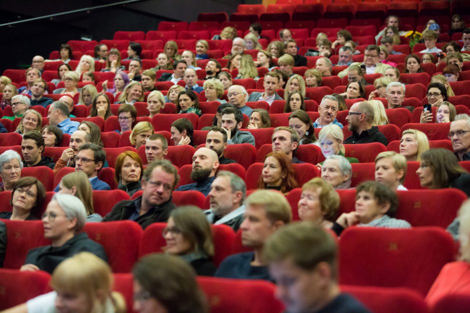 Pristatytas festivaliuose įvertintas G. Beinoriūtės filmas „Kvėpavimas į marmurą”