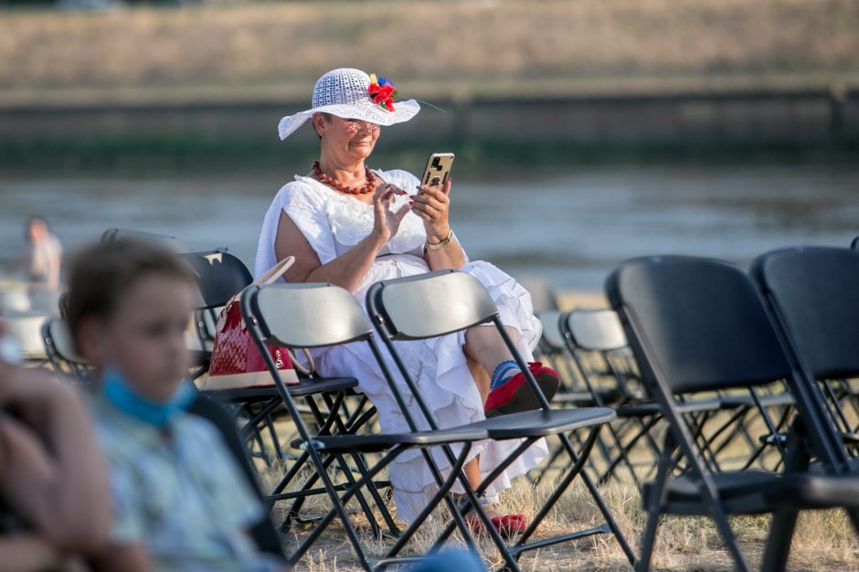 Joninių šventė nutrūko, bet fejerverkai buvo