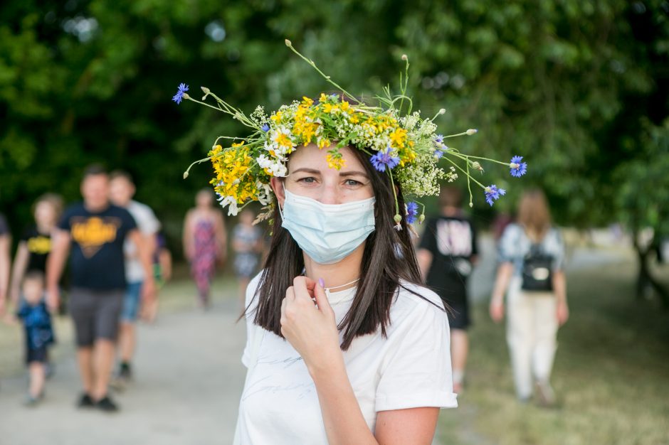 Joninių šventė nutrūko, bet fejerverkai buvo