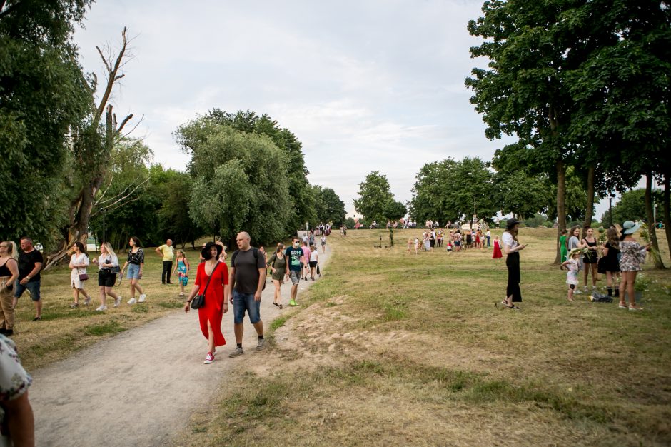 Joninių šventė nutrūko, bet fejerverkai buvo