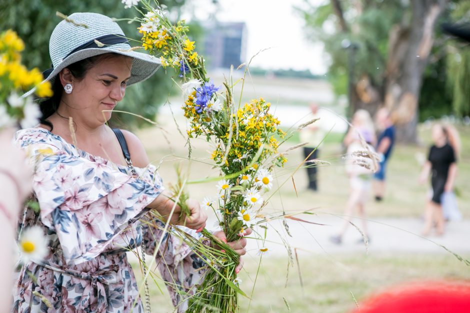 Joninių šventė nutrūko, bet fejerverkai buvo