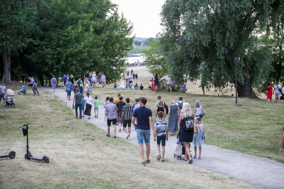 Joninių šventė nutrūko, bet fejerverkai buvo