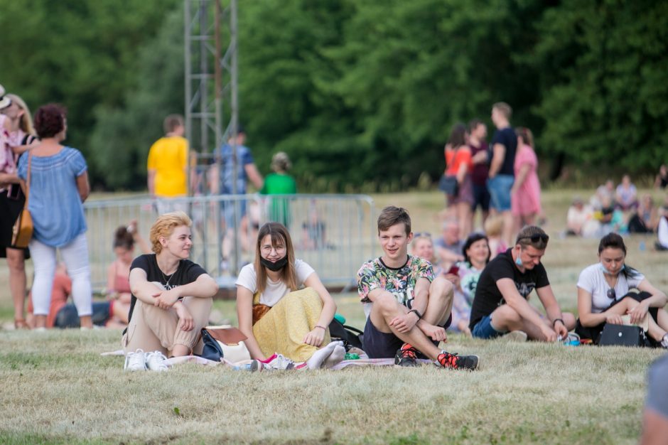 Joninių šventė nutrūko, bet fejerverkai buvo