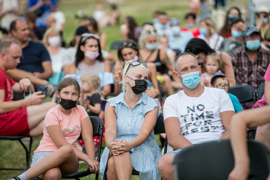 Joninių šventė nutrūko, bet fejerverkai buvo